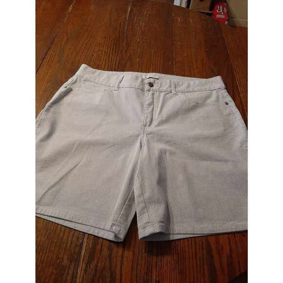 Size 16M Riders by Lee Mid Rise Blue White Striped Bermuda Shorts with Pockets - Picture 1 of 4